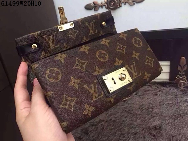 Louis Vuitton Outlet Monogram Canvas TRIANGLE WALLET M61499